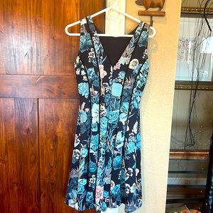 White House black Market size 2 blue Floral dress